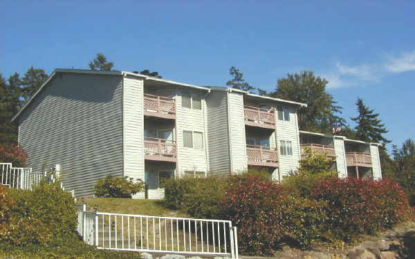 Evergreen Hills Apartments in Bellevue, WA - Building Photo