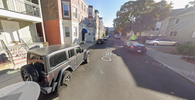 31 Chester St, Unit 1 in Boston, MA - Foto de edificio - Building Photo