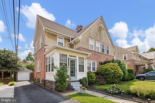 property at 2128 Gilles St