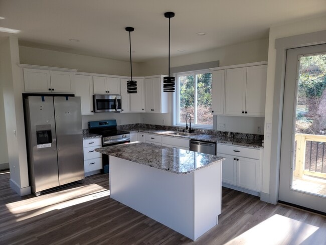 71 Oakley Rd in Asheville, NC - Building Photo - Building Photo