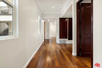 632 Kings Rd in Los Angeles, CA - Building Photo - Building Photo