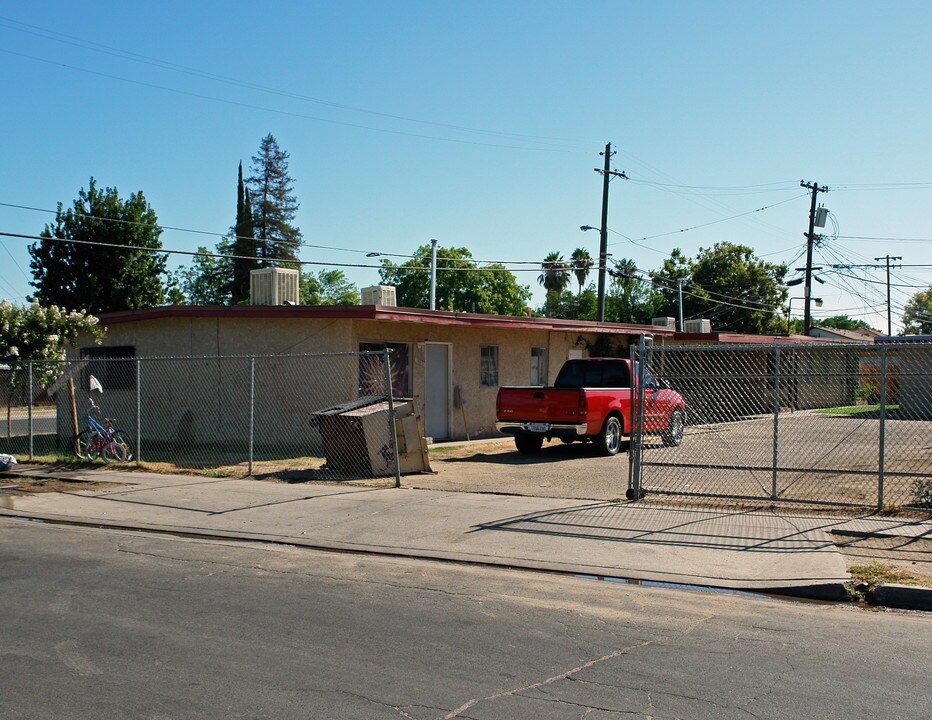 421 S Recreation Ave in Fresno, CA - Foto de edificio