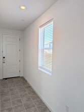 10001 Alpine Gold Wy in Sacramento, CA - Building Photo - Building Photo