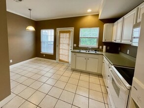 2305 S Greenwood Dr in Johnson City, TN - Building Photo - Building Photo