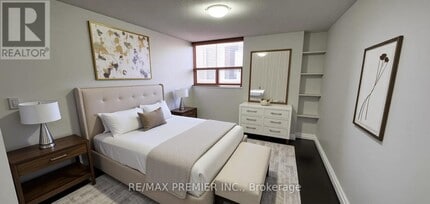 380 Dixon Rd in Toronto, ON - Building Photo - Building Photo