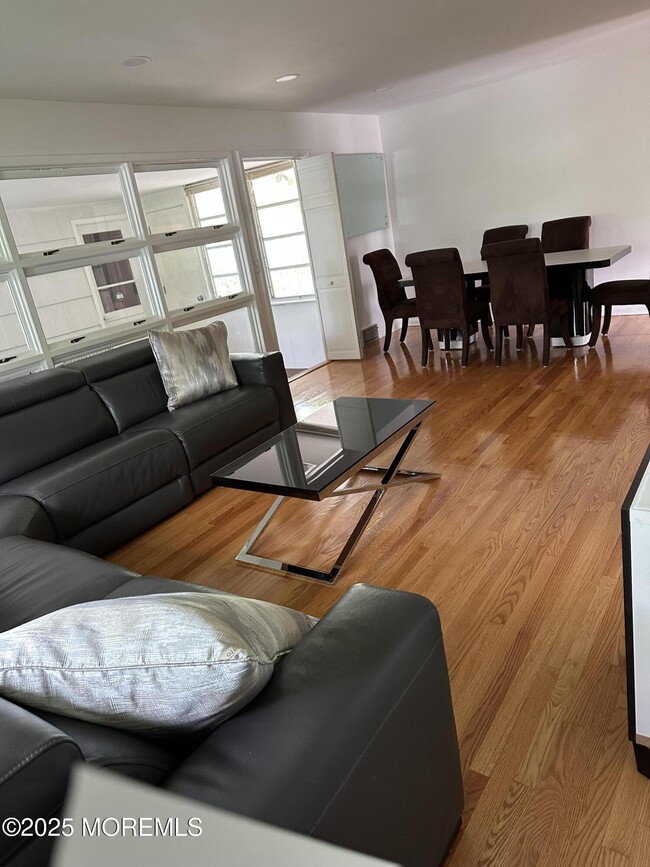 property at 172 Larchwood Ave