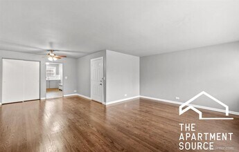 7439 N Winchester Ave in Chicago, IL - Foto de edificio - Building Photo