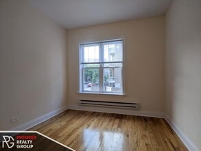 949 W Cornelia Ave, Unit 1 in Chicago, IL - Foto de edificio - Building Photo