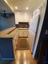 200 McNeil Ln in Newport Beach, CA - Foto de edificio - Building Photo