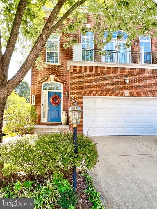 4240 Sonia Ct in Alexandria, VA - Building Photo
