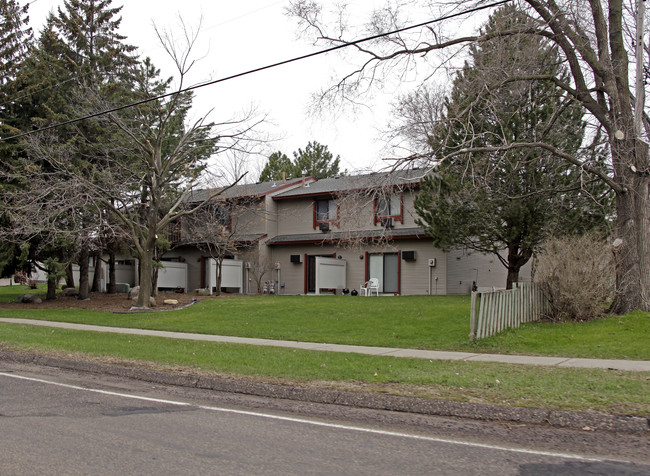 Crossroads of New Brighton in New Brighton, MN - Foto de edificio - Building Photo