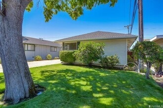 2418 S Norfolk St in San Mateo, CA - Building Photo - Building Photo