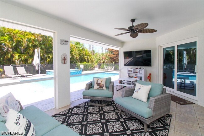 721 Logan Blvd S in Naples, FL - Building Photo - Building Photo