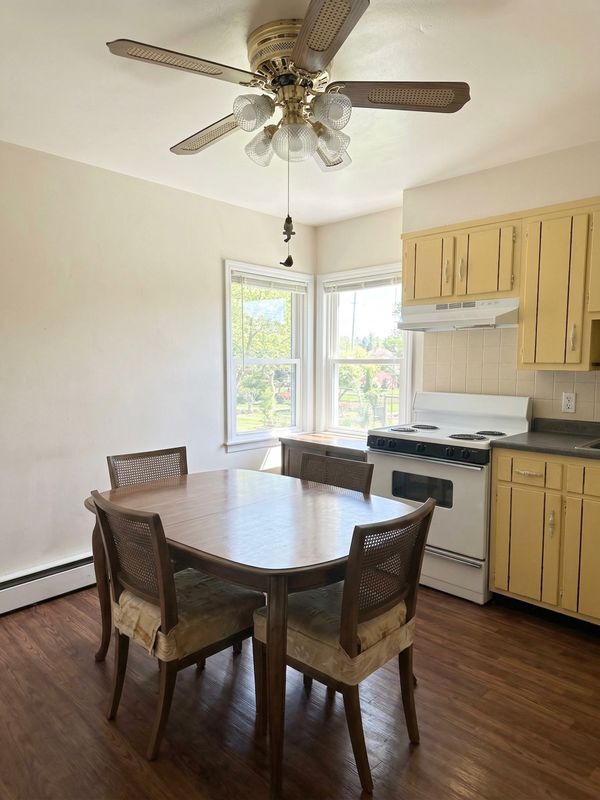 70 Oak St in Amityville, NY - Building Photo - Building Photo