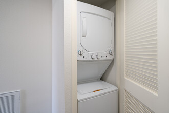 Santa Rosa Oaks in Santa Rosa, CA - Building Photo - Interior Photo