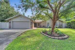 755 Oak Terrace in Orange City, FL - Building Photo
