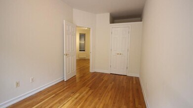 212 W 104th St in New York, NY - Building Photo - Building Photo