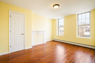 335 Bradford St, Unit 2 in Brooklyn, NY - Building Photo - Building Photo