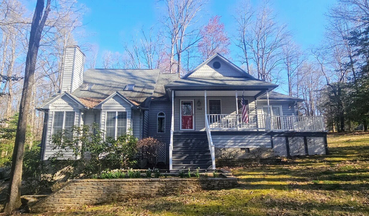 7345 Cleveland Dr in King George, VA - Building Photo