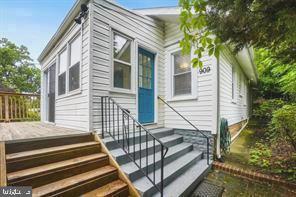 property at 909 Maplewood Ave