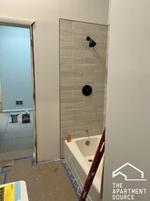 646 N Damen Ave, Unit 2r in Chicago, IL - Building Photo - Building Photo