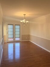 8041 Trevor Pl in Vienna, VA - Foto de edificio - Building Photo