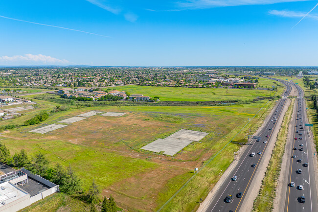 West Oaks Apartments