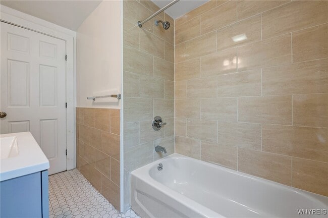 266 Lasalle Ave in Buffalo, NY - Building Photo - Building Photo