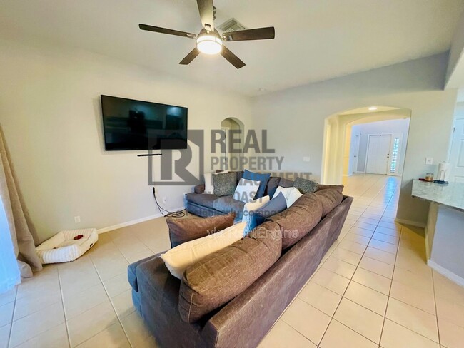 9135 Astonia Way in Ft. Myers, FL - Building Photo - Building Photo