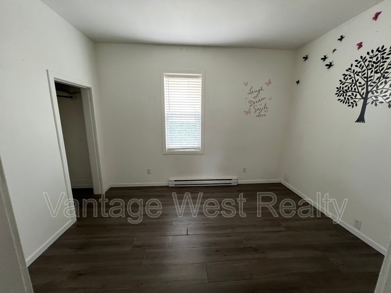 175 Eckhardt Ave W in Penticton, BC - Building Photo