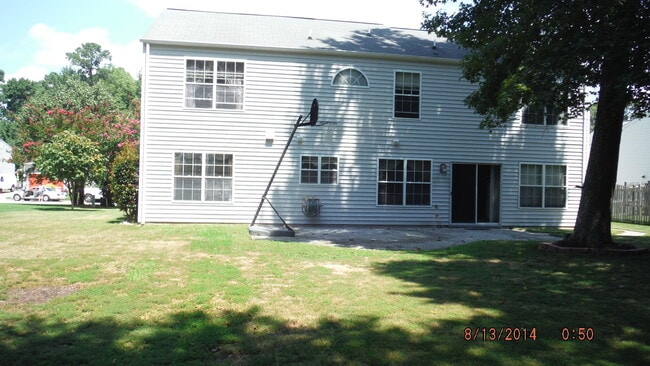 128 Hedgerow Ln in Yorktown, VA - Building Photo - Building Photo