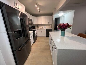 9225 SW 87th Ave-Unit -A12 in Miami, FL - Building Photo - Building Photo