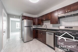 6733 N California Ave, Unit GW in Chicago, IL - Building Photo