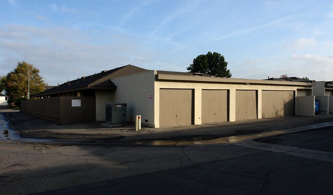 1682 W Cindy Ln in Anaheim, CA - Building Photo - Building Photo