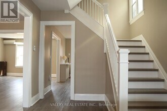 207 Oakwood Ave in Toronto, ON - Building Photo - Building Photo