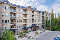 20 Discovery Ridge Clos SW in Calgary, AB - Building Photo - Primary Photo