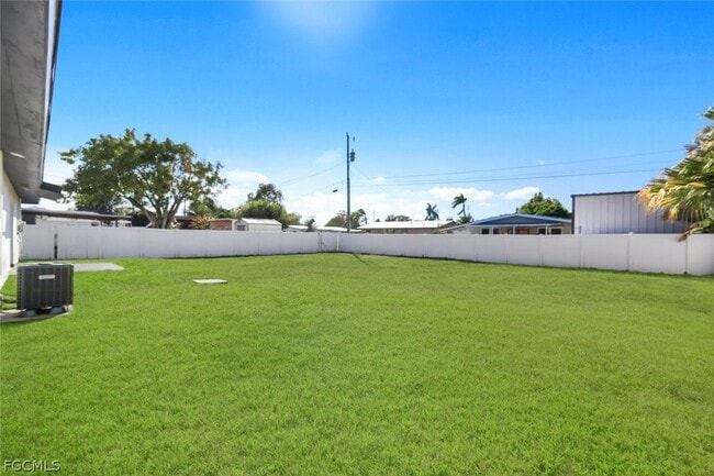 1389 Pine Ave in North Fort Myers, FL - Building Photo - Building Photo