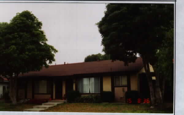 8823-8825 Tiber St in Ventura, CA - Foto de edificio - Building Photo