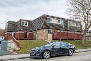 1937C 24A St SW in Calgary, AB - Building Photo