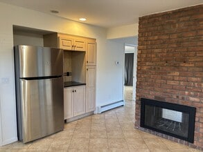 26 Polo Ln in Westbury, NY - Building Photo - Building Photo