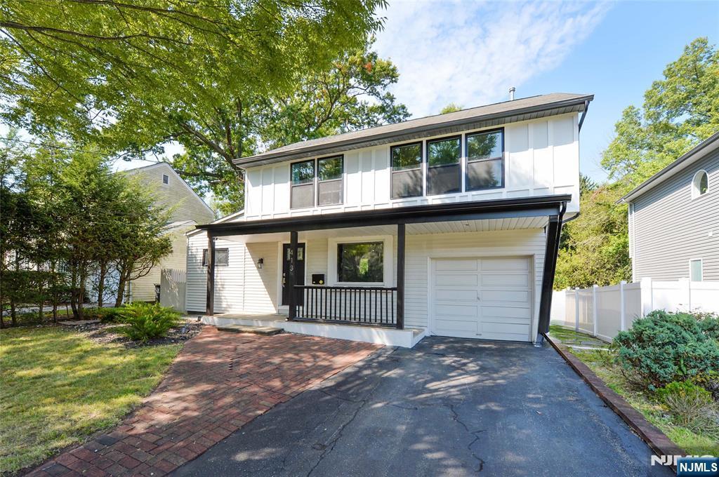 413 Terhune Ave in Paramus, NJ - Building Photo