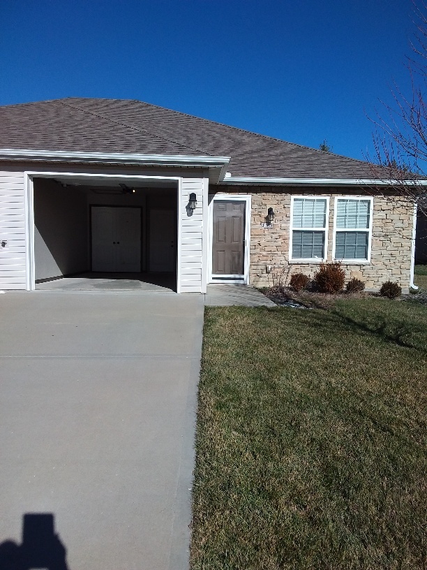 property at 135 SW Rose Garden Ln