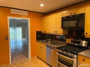 11 Bristol Dr in North Brunswick, NJ - Building Photo - Building Photo