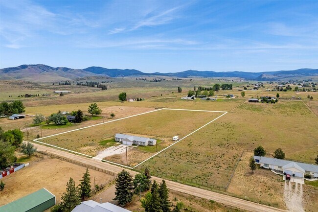 5642-5644 Meadowview Dr N in Florence, MT - Building Photo - Building Photo
