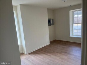 2210 New Falls Rd, Unit A in Levittown, PA - Building Photo - Building Photo