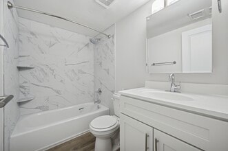 7400 Roosevelt in Philadelphia, PA - Foto de edificio - Building Photo