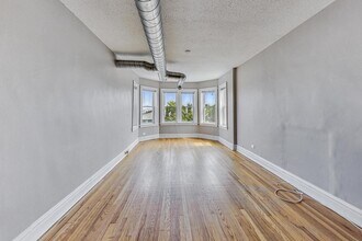 2444 N Campbell Ave in Chicago, IL - Building Photo - Building Photo