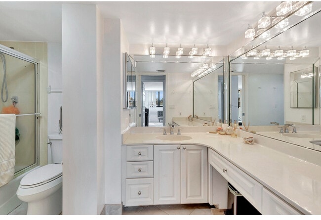 800 Jeffery St, Unit 205 in Boca Raton, FL - Building Photo - Building Photo