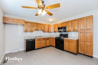 12035 Quality Ln in Maryland Heights, MO - Building Photo - Building Photo