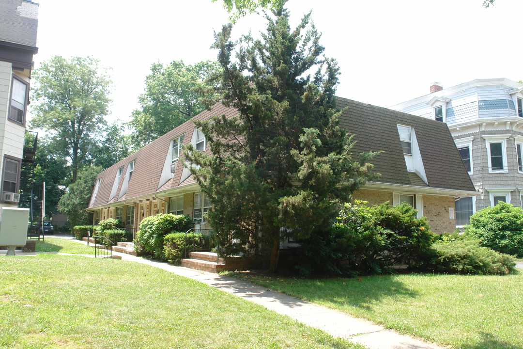 200 W Milton Ave in Rahway, NJ - Building Photo